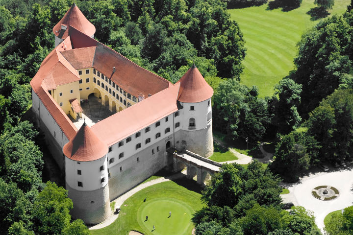 castello mokrice slovenia