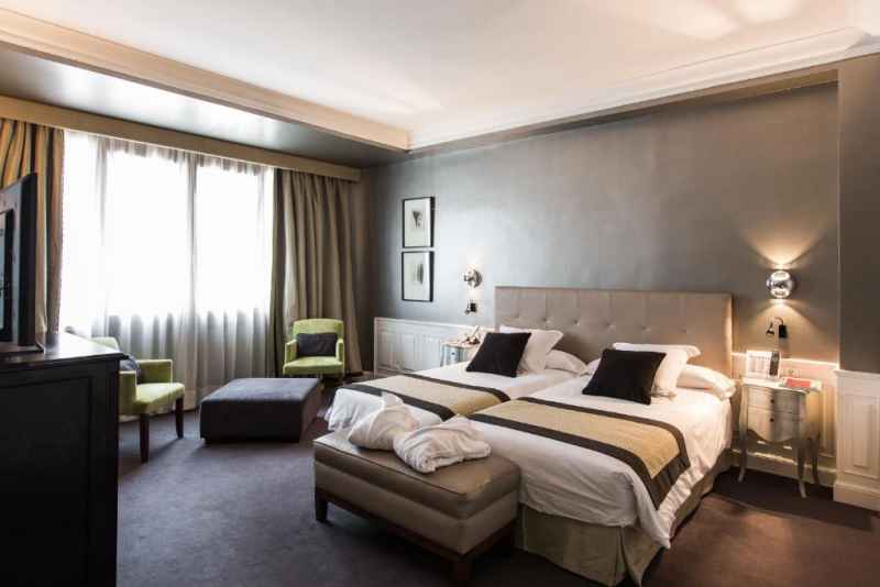 dettaglio stanza di hotel nella zona di bando a bilbao