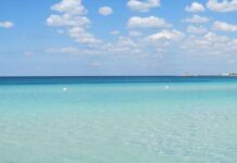 la belleissima spiaggia di baia dei turchi a otranto, salento