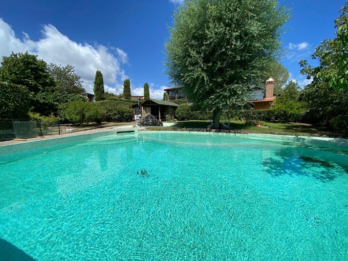 Agriturismo con piscina a Bassano Romano, Viterbo