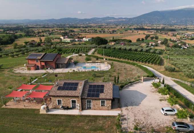 Agriturismo con piscina a Cannara, Assisi, Umbria