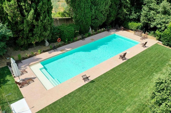 Agriturismo con piscina a Carmignano, Prato