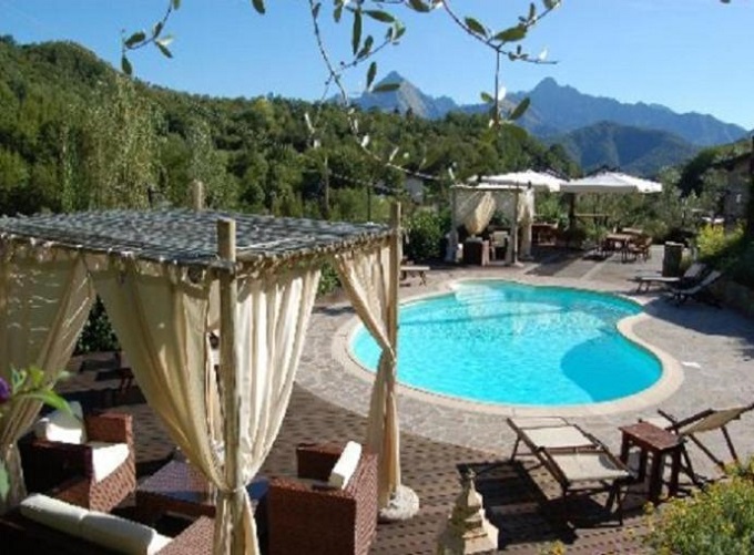 Agriturismo con piscina a Casola in Lunigiana, Massa Carrara