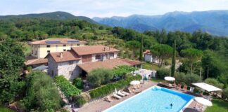 Agriturismo con piscina a Bagnone, Massa Carrara