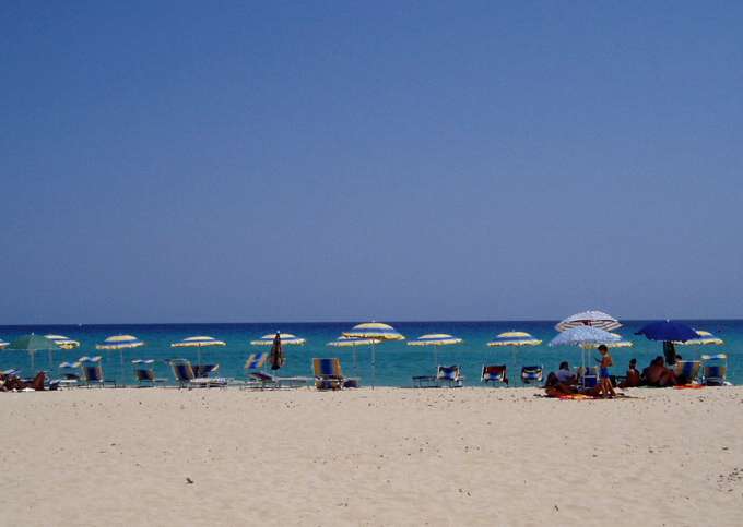 spiaggia di su giudeu a chia in sardegna