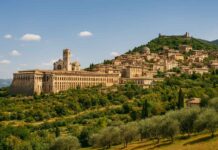 vista panoramica di Assisi in umbria