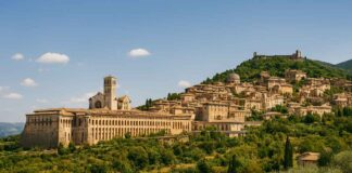 vista panoramica di Assisi in umbria